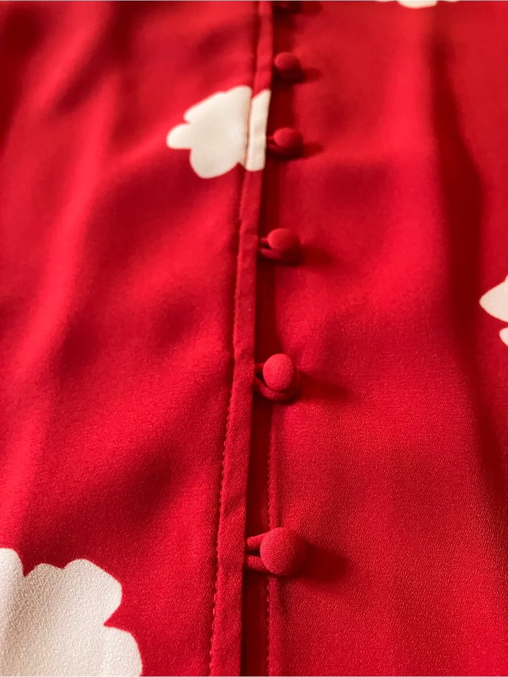 Banana Republic Factory Red Blouse White Women’s Floral Print Button Up L NEW - Picture 7 of 8